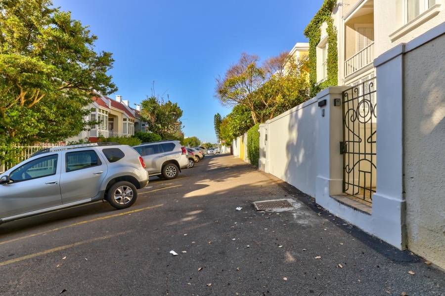 3 Bedroom Property for Sale in Green Point Western Cape